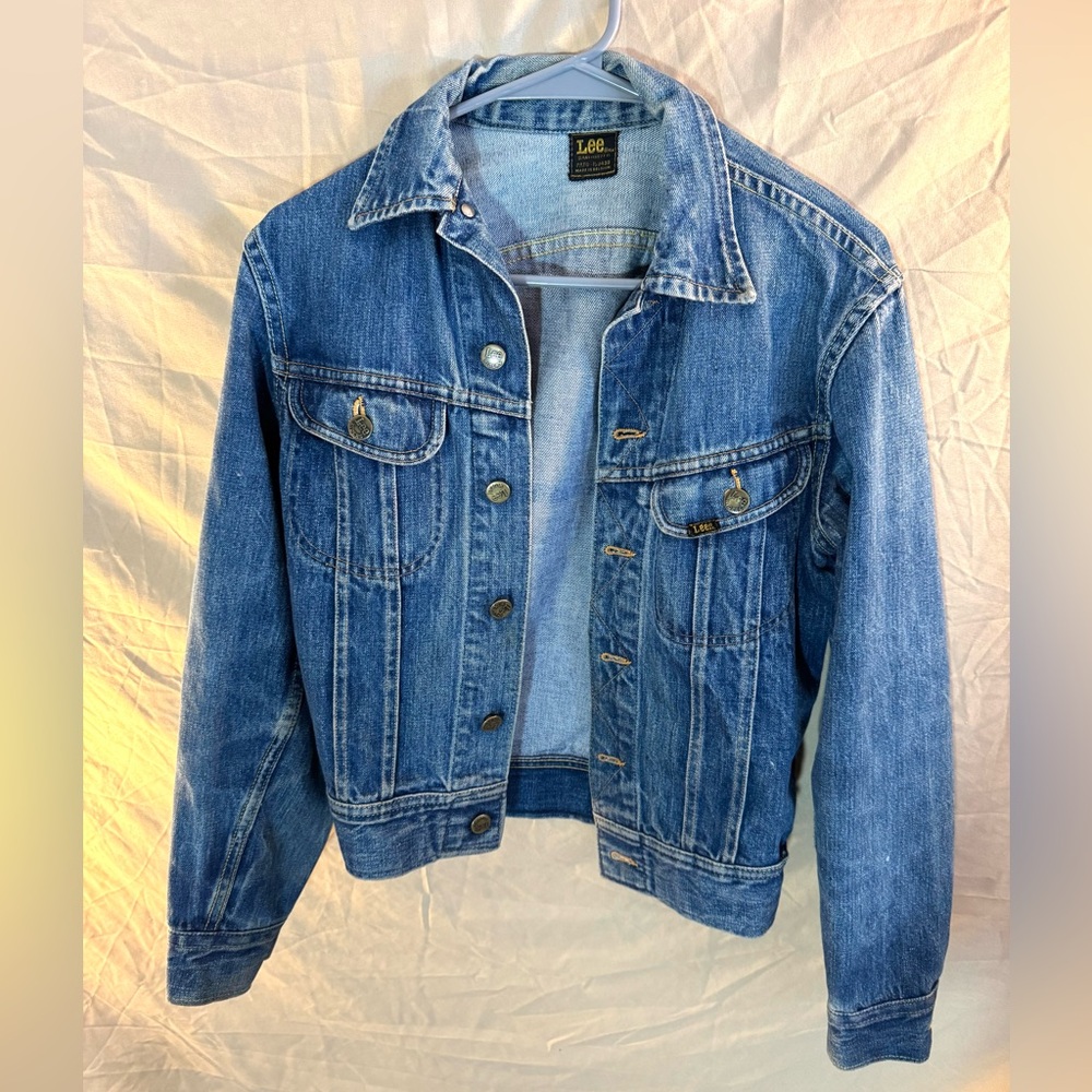 Dark denim short Jean jacket Lee brand size small almost xtra small